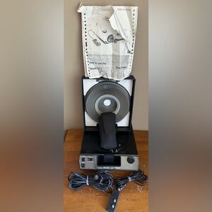 Vintage Kodak 4600 Carousel Slide Tabletop Projector w/ Remote Control